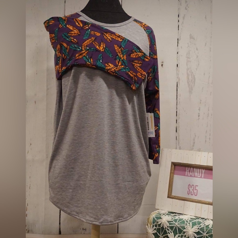 NWT women’s XL printed sleeve baseball tshirt